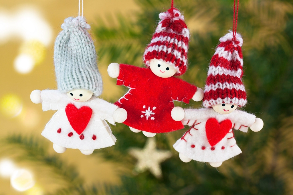 Free Christmas dolls image
